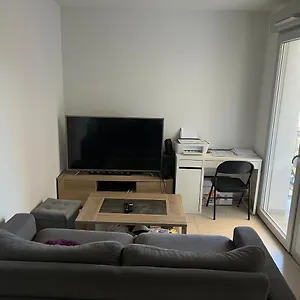 Dans Un Neuf Centre-ville Chez L'habitant Aubagne